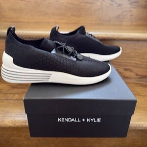 Kendal & Kylie Black Sneakers 8.5 NWT In Box